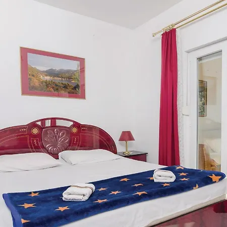 1 Bedroom Stunning In Apartamento Žuljana