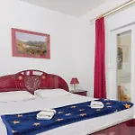 1 Bedroom Stunning In アパート Žuljana